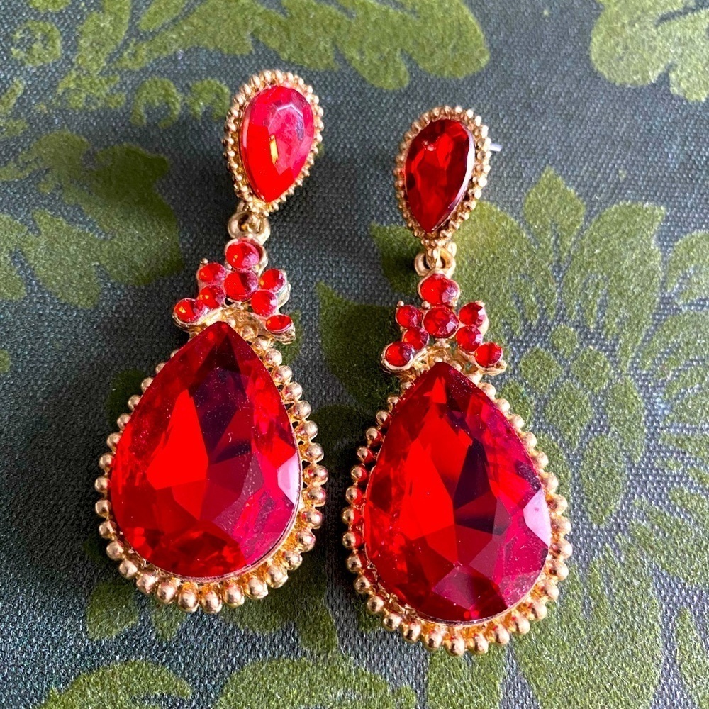 Reign style - Gold and Ruby Chandelier Earrings